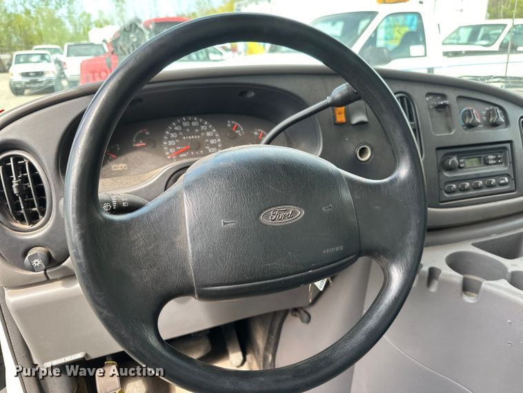 image for item EB2526 2001 Ford  E350 Super Duty delivery truck