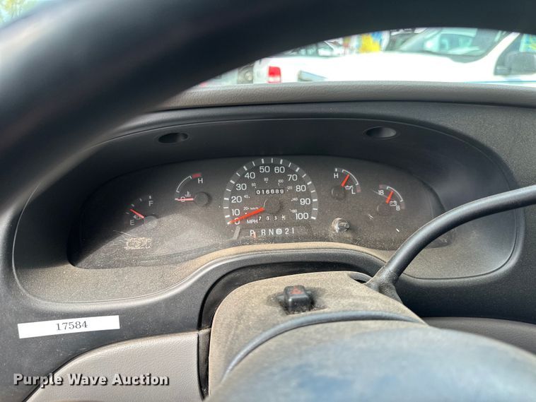 image for item EB2526 2001 Ford  E350 Super Duty delivery truck