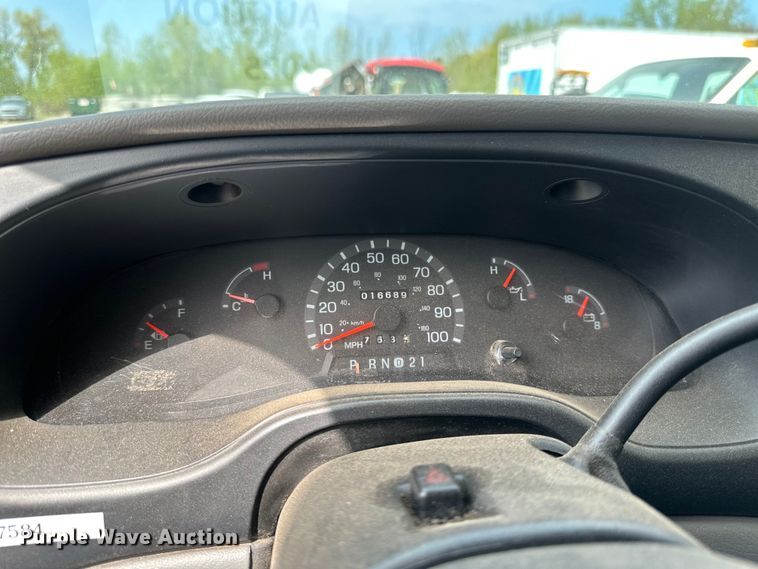 image for item EB2526 2001 Ford  E350 Super Duty delivery truck