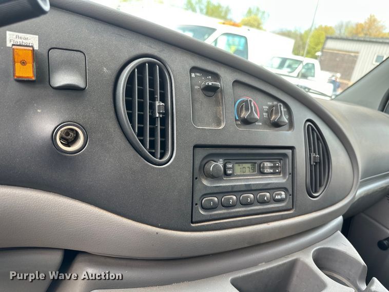 image for item EB2526 2001 Ford  E350 Super Duty delivery truck