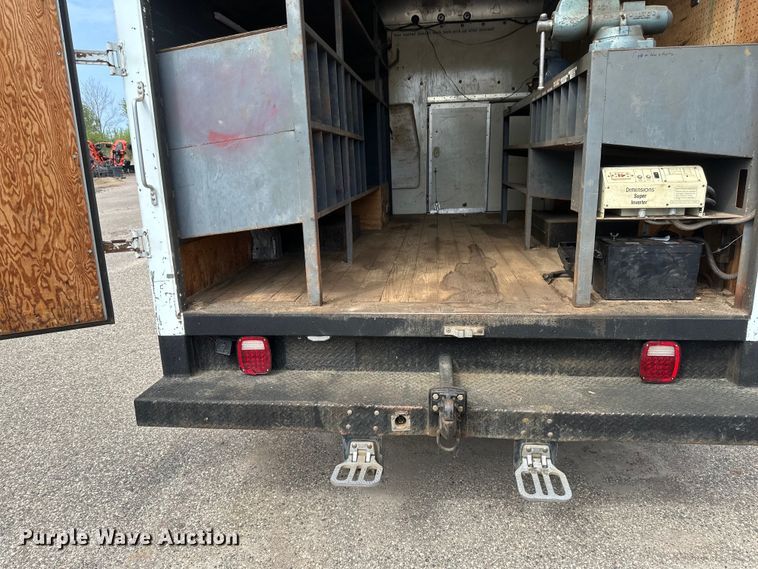 image for item EB2526 2001 Ford  E350 Super Duty delivery truck