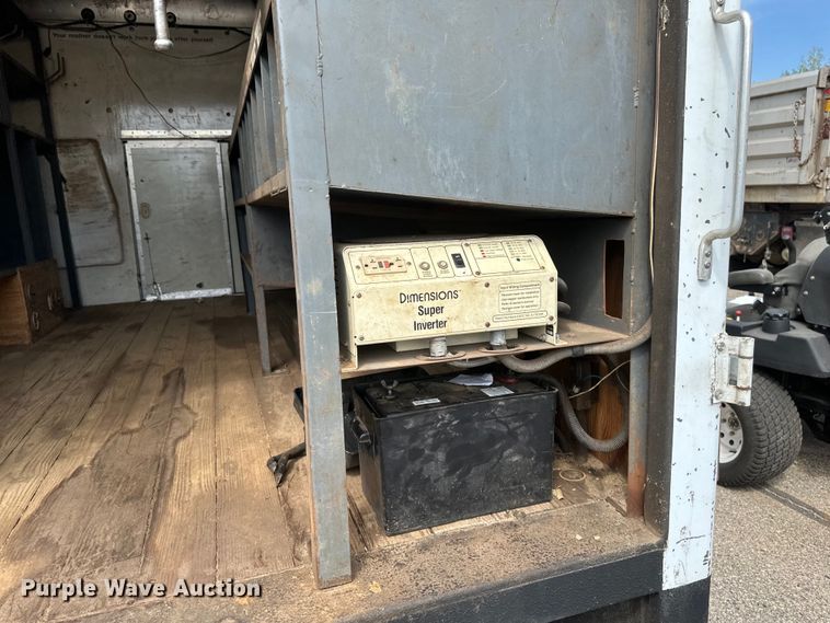 image for item EB2526 2001 Ford  E350 Super Duty delivery truck