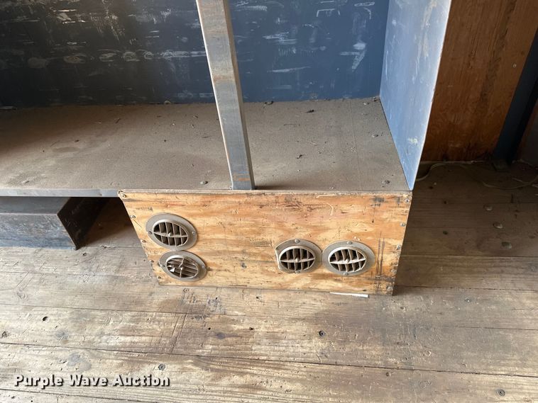 image for item EB2526 2001 Ford  E350 Super Duty delivery truck