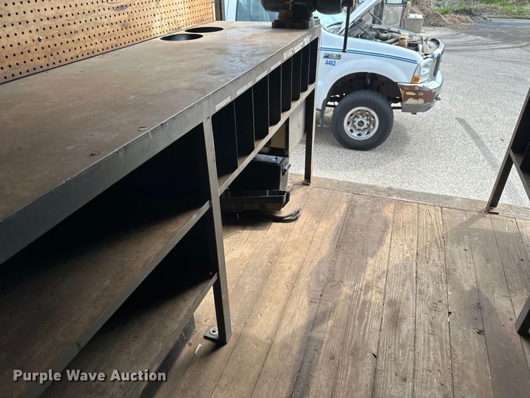 image for item EB2526 2001 Ford  E350 Super Duty delivery truck