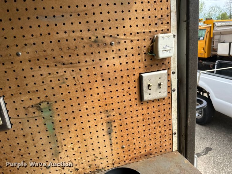 image for item EB2526 2001 Ford  E350 Super Duty delivery truck