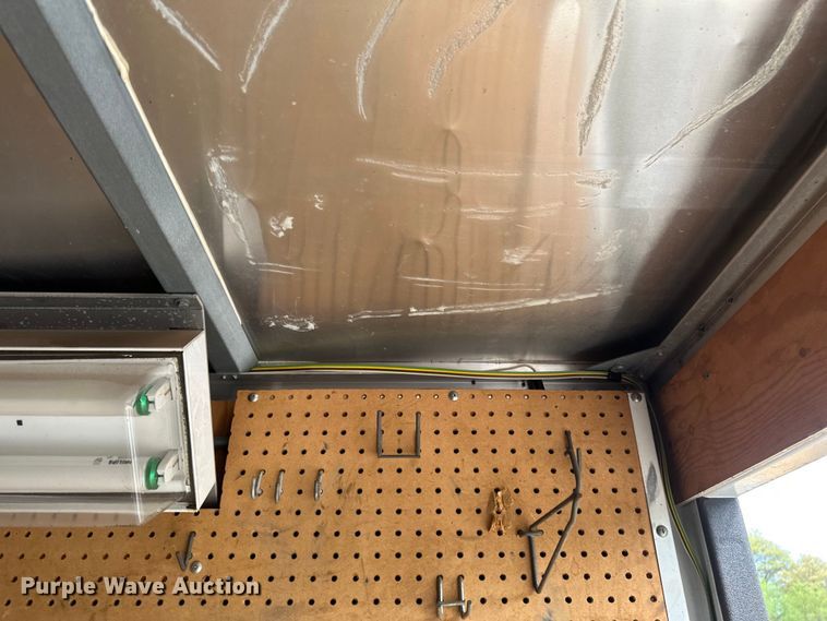 image for item EB2526 2001 Ford  E350 Super Duty delivery truck