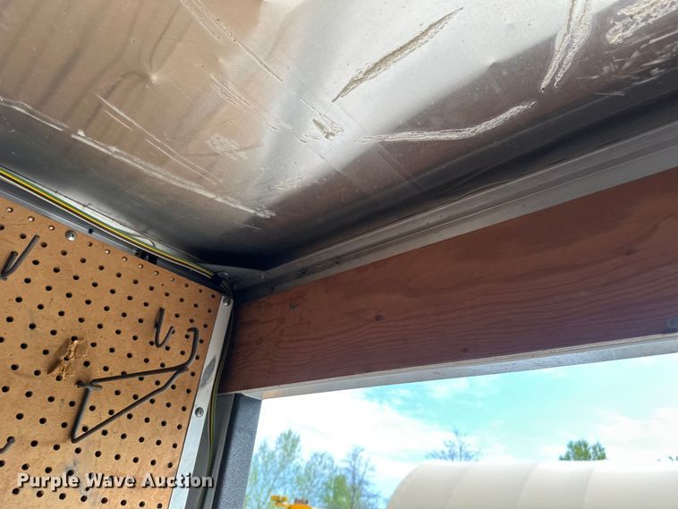 image for item EB2526 2001 Ford  E350 Super Duty delivery truck