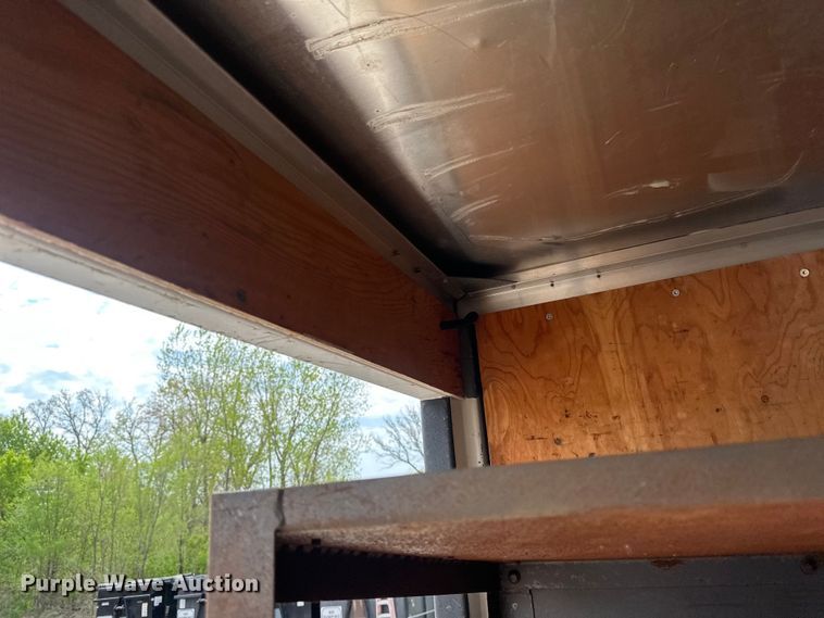 image for item EB2526 2001 Ford  E350 Super Duty delivery truck