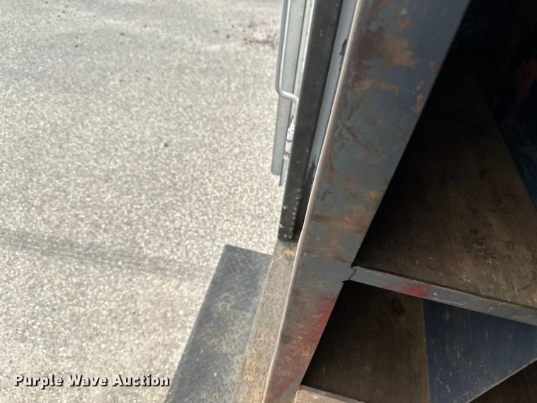 image for item EB2526 2001 Ford  E350 Super Duty delivery truck