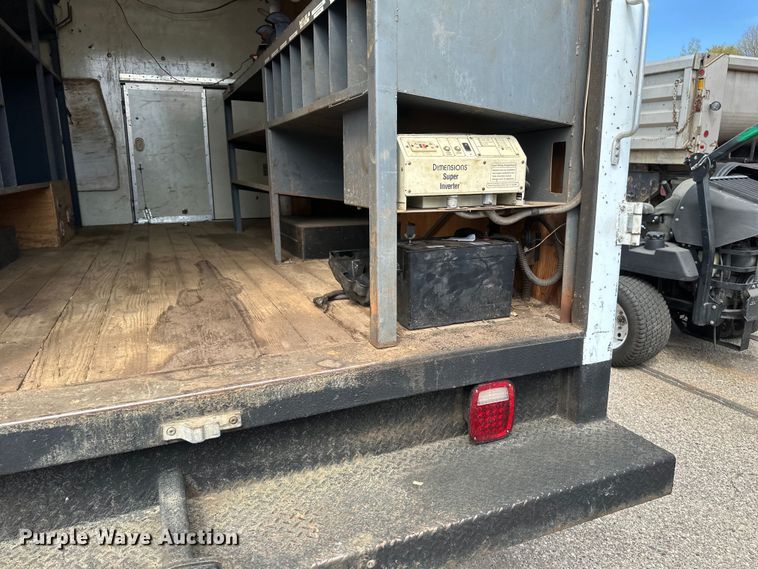 image for item EB2526 2001 Ford  E350 Super Duty delivery truck