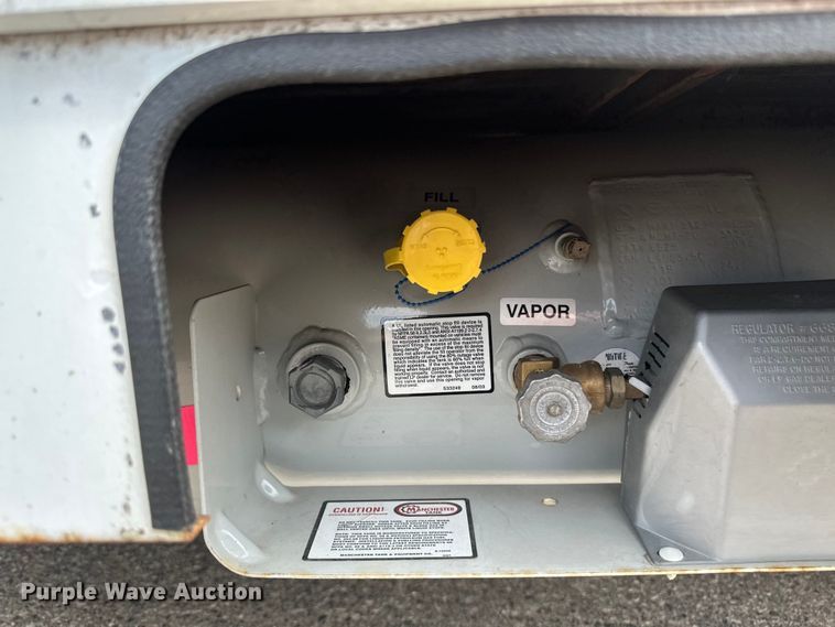 image for item EB2526 2001 Ford  E350 Super Duty delivery truck