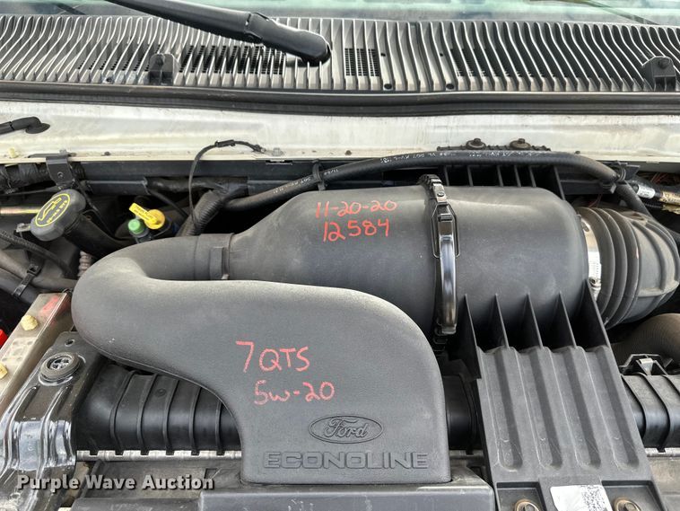 image for item EB2526 2001 Ford  E350 Super Duty delivery truck