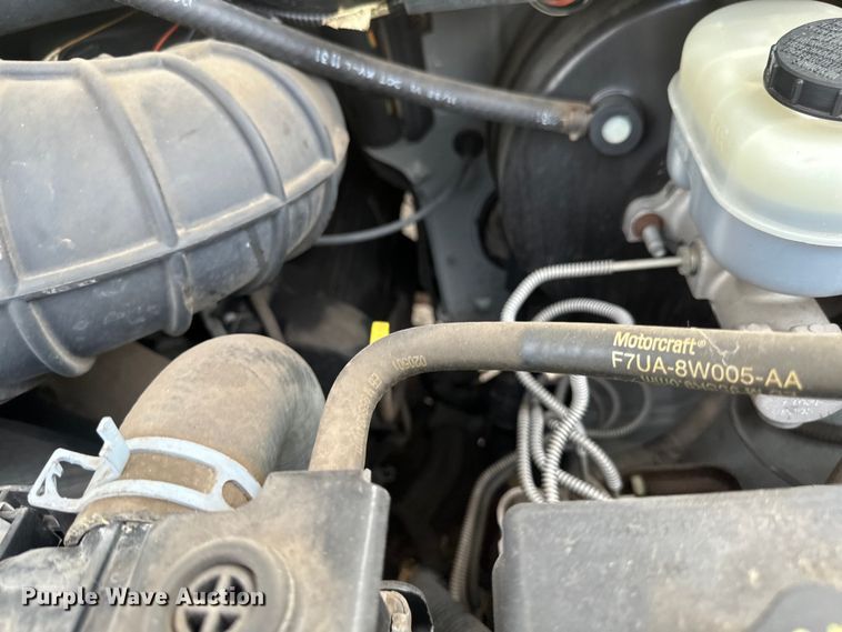 image for item EB2526 2001 Ford  E350 Super Duty delivery truck