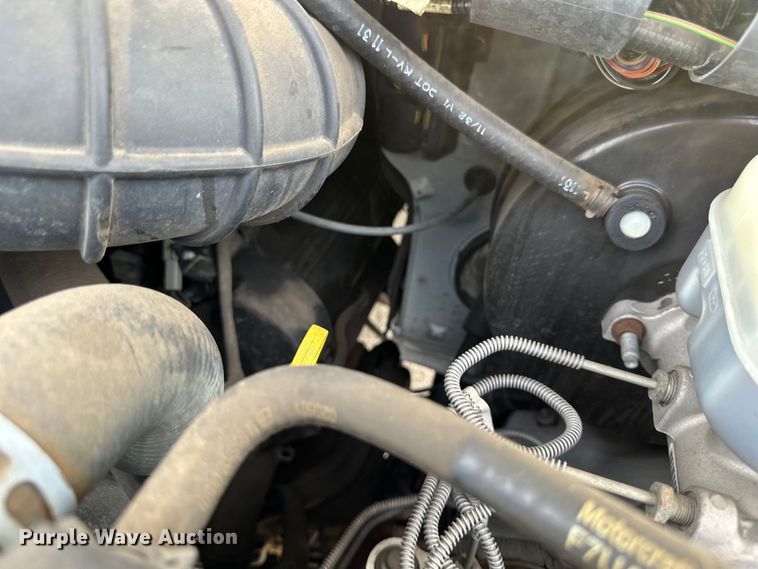 image for item EB2526 2001 Ford  E350 Super Duty delivery truck