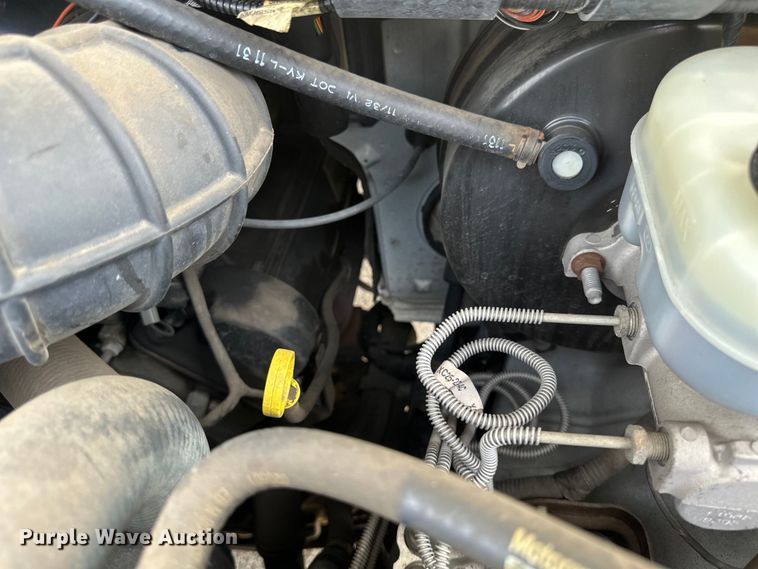 image for item EB2526 2001 Ford  E350 Super Duty delivery truck