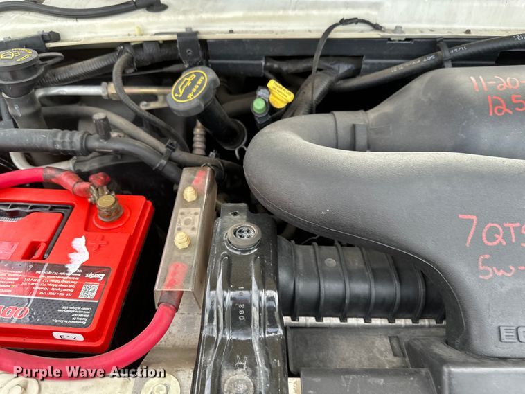 image for item EB2526 2001 Ford  E350 Super Duty delivery truck