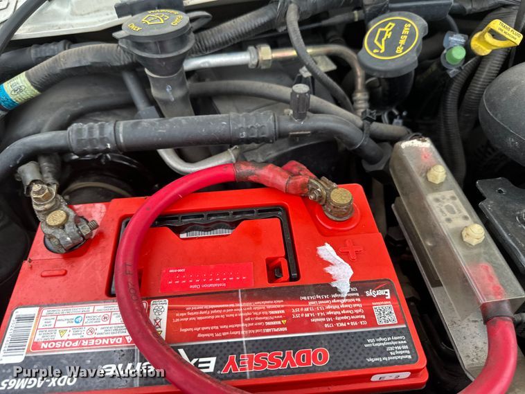 image for item EB2526 2001 Ford  E350 Super Duty delivery truck