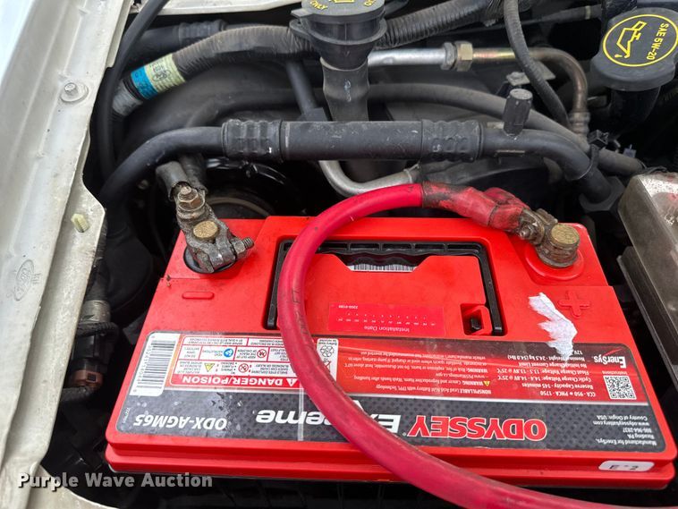 image for item EB2526 2001 Ford  E350 Super Duty delivery truck