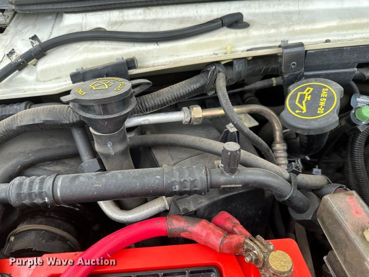 image for item EB2526 2001 Ford  E350 Super Duty delivery truck