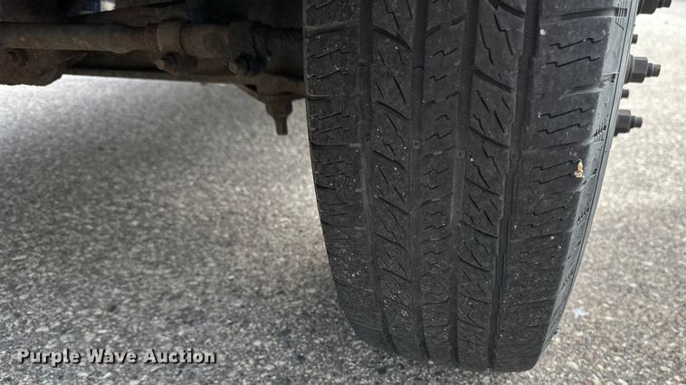 image for item EB2526 2001 Ford  E350 Super Duty delivery truck