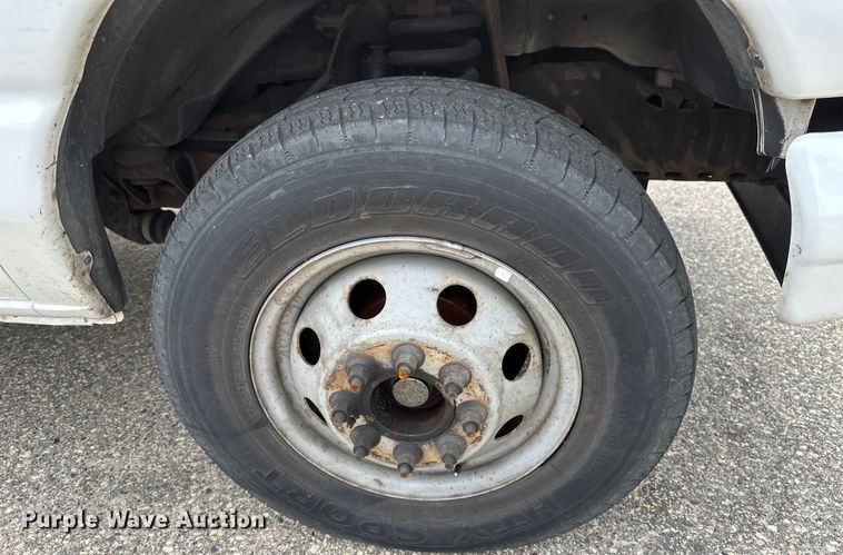 image for item EB2526 2001 Ford  E350 Super Duty delivery truck