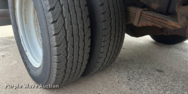 image for item EB2526 2001 Ford  E350 Super Duty delivery truck