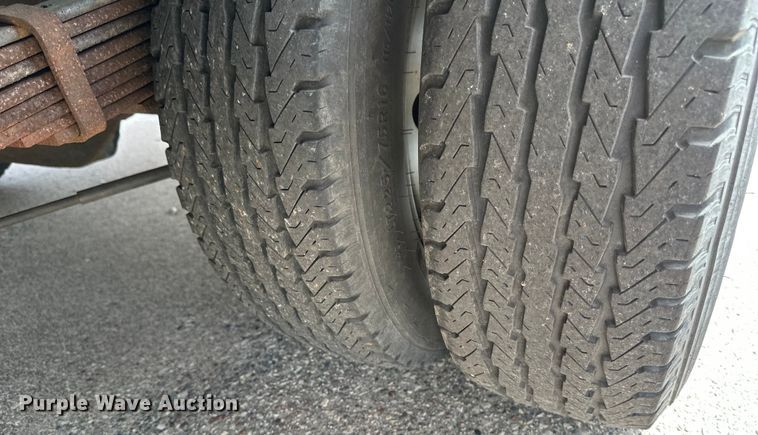 image for item EB2526 2001 Ford  E350 Super Duty delivery truck