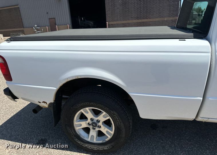 image for item EB2532 2005 Ford Ranger XLT SuperCab pickup truck