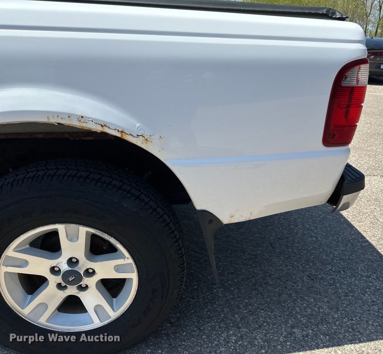 image for item EB2532 2005 Ford Ranger XLT SuperCab pickup truck