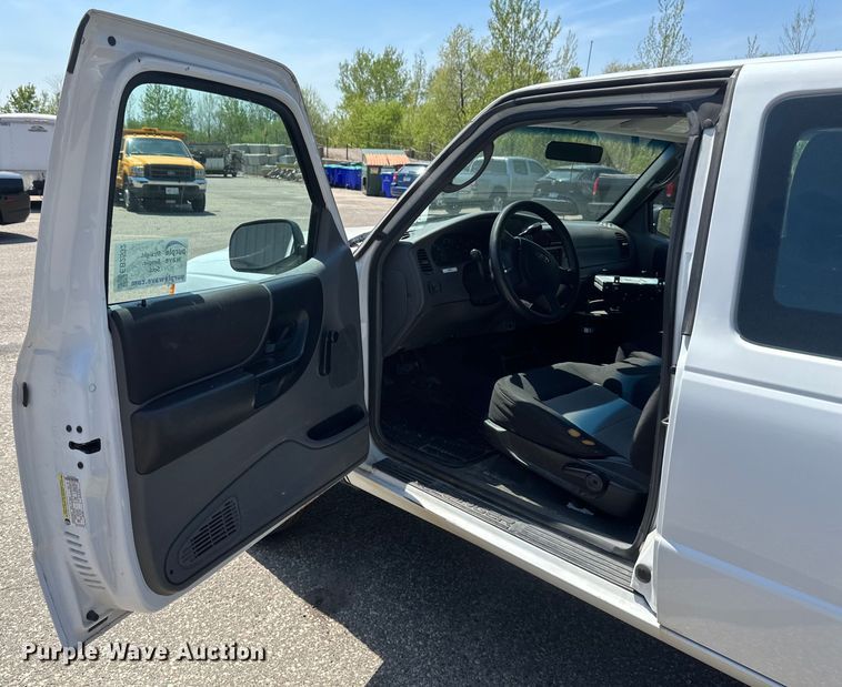 image for item EB2532 2005 Ford Ranger XLT SuperCab pickup truck