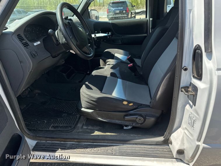 image for item EB2532 2005 Ford Ranger XLT SuperCab pickup truck