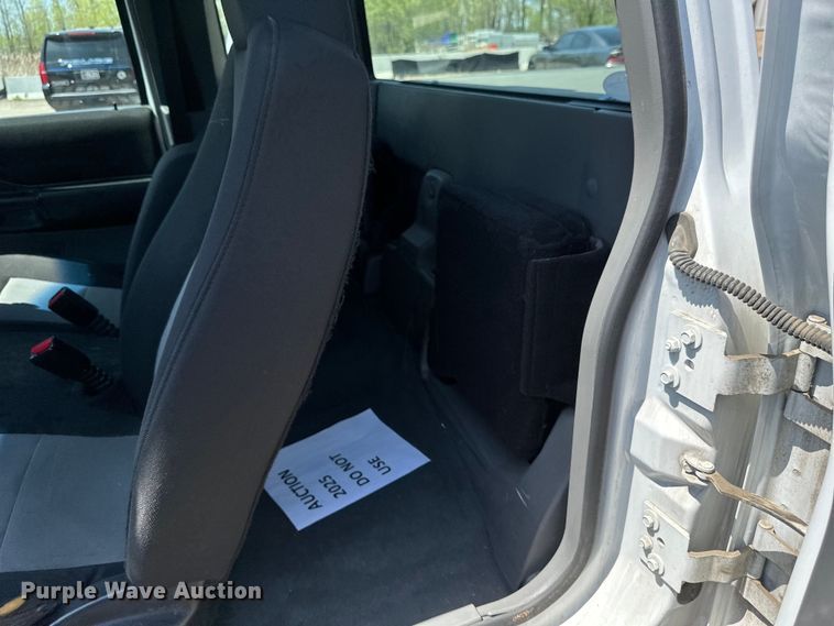 image for item EB2532 2005 Ford Ranger XLT SuperCab pickup truck