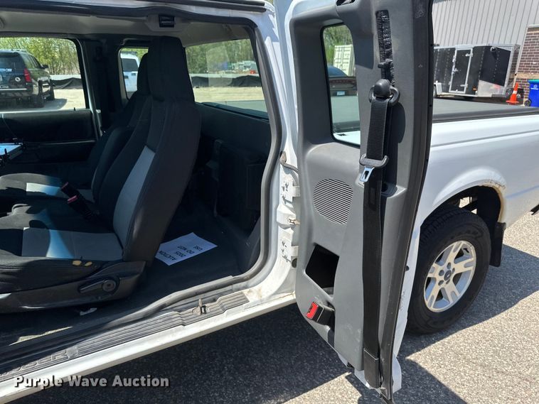 image for item EB2532 2005 Ford Ranger XLT SuperCab pickup truck