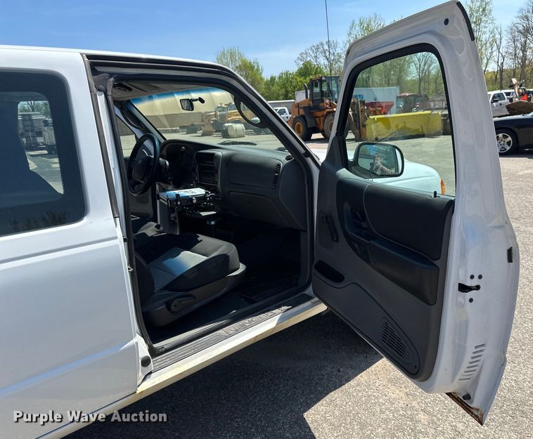 image for item EB2532 2005 Ford Ranger XLT SuperCab pickup truck