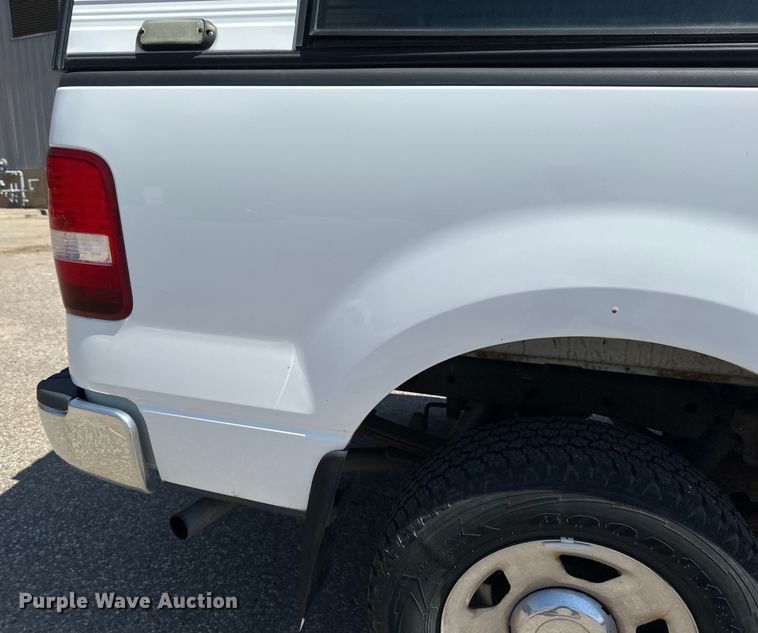 image for item EB2533 2005 Ford F150 XLT SuperCab pickup truck