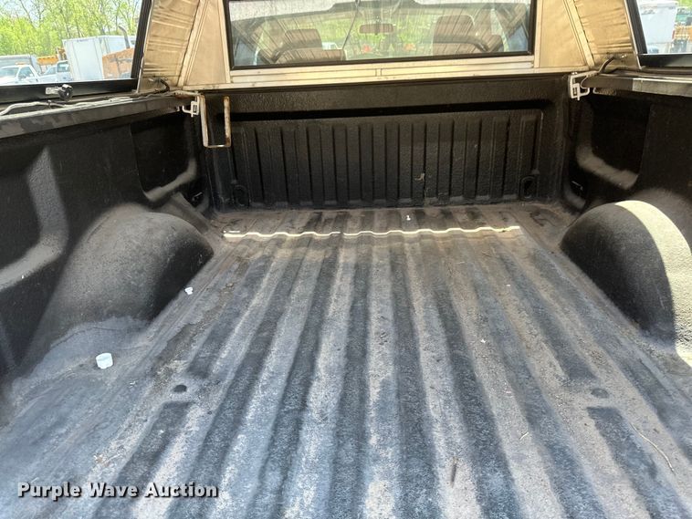 image for item EB2533 2005 Ford F150 XLT SuperCab pickup truck