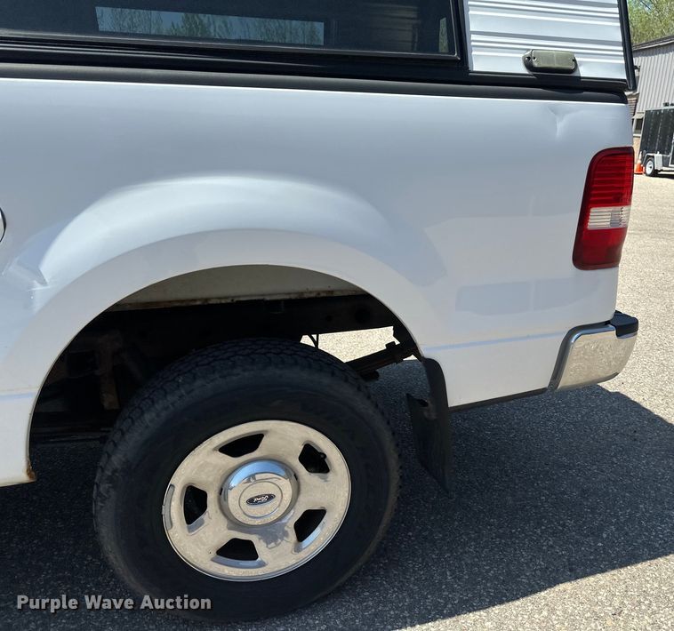 image for item EB2533 2005 Ford F150 XLT SuperCab pickup truck