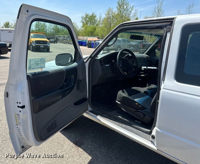 image for item EB2533 2005 Ford F150 XLT SuperCab pickup truck