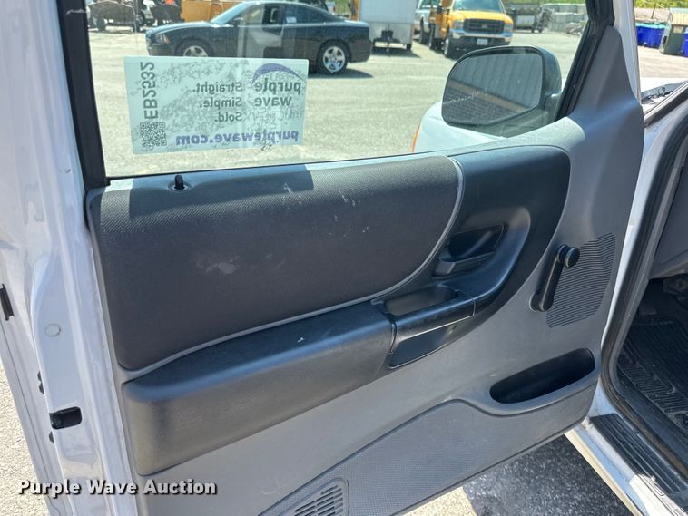 image for item EB2533 2005 Ford F150 XLT SuperCab pickup truck