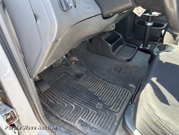 image for item EB2533 2005 Ford F150 XLT SuperCab pickup truck