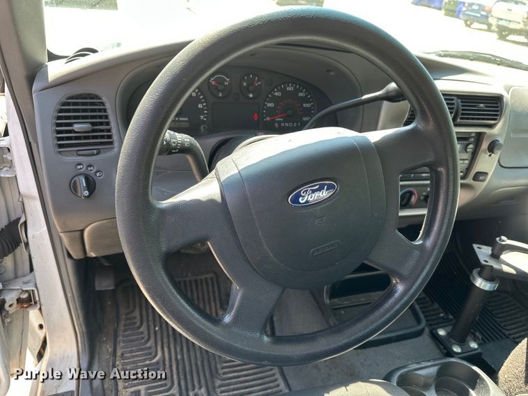 image for item EB2533 2005 Ford F150 XLT SuperCab pickup truck