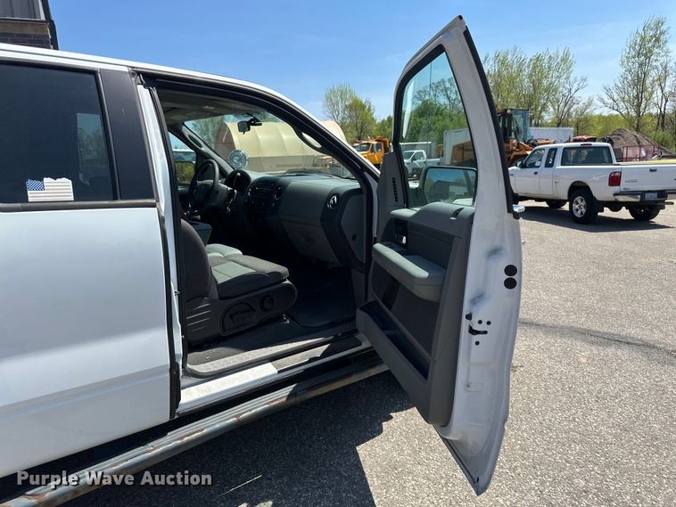image for item EB2533 2005 Ford F150 XLT SuperCab pickup truck