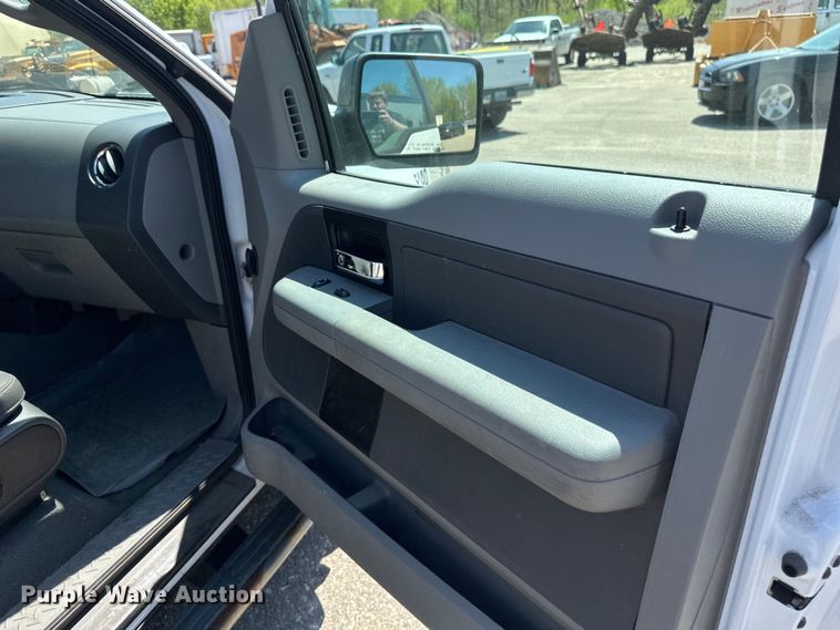 image for item EB2533 2005 Ford F150 XLT SuperCab pickup truck