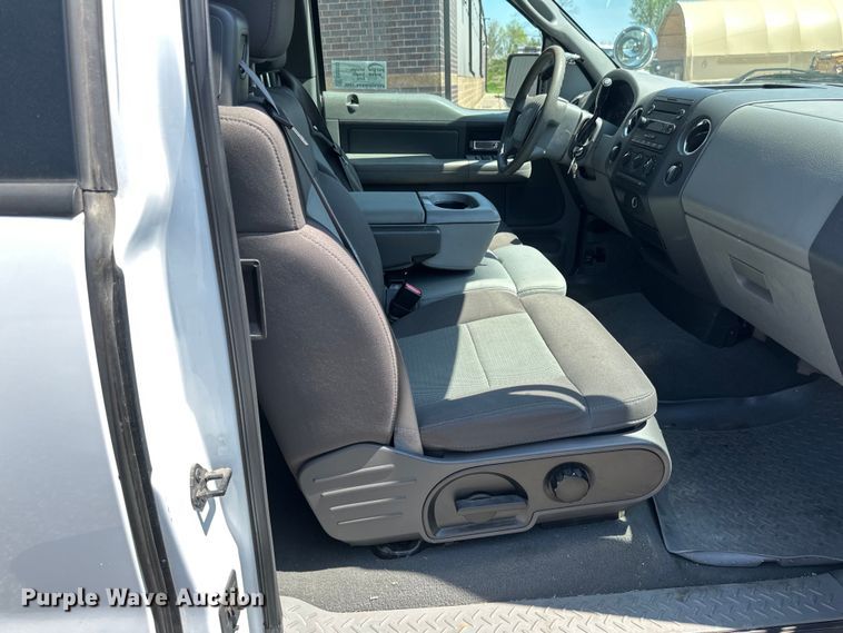 image for item EB2533 2005 Ford F150 XLT SuperCab pickup truck