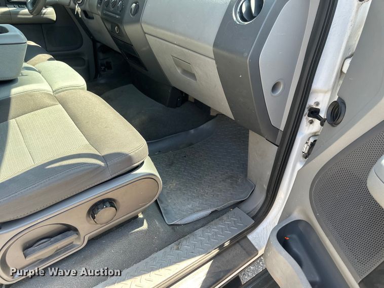 image for item EB2533 2005 Ford F150 XLT SuperCab pickup truck