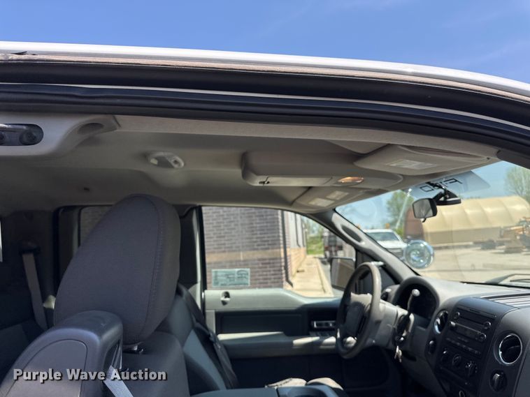 image for item EB2533 2005 Ford F150 XLT SuperCab pickup truck