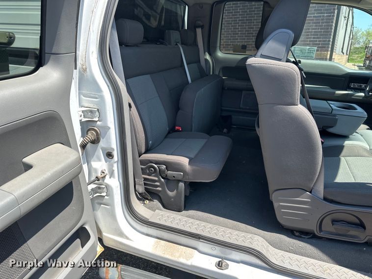 image for item EB2533 2005 Ford F150 XLT SuperCab pickup truck