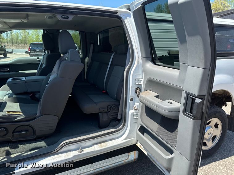 image for item EB2533 2005 Ford F150 XLT SuperCab pickup truck