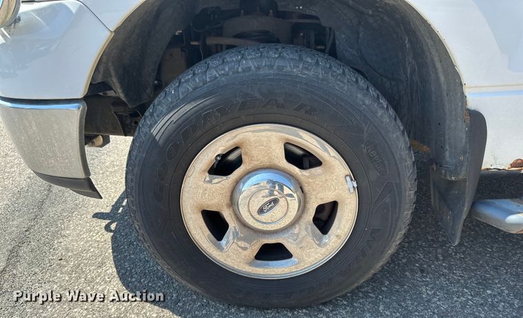 image for item EB2533 2005 Ford F150 XLT SuperCab pickup truck