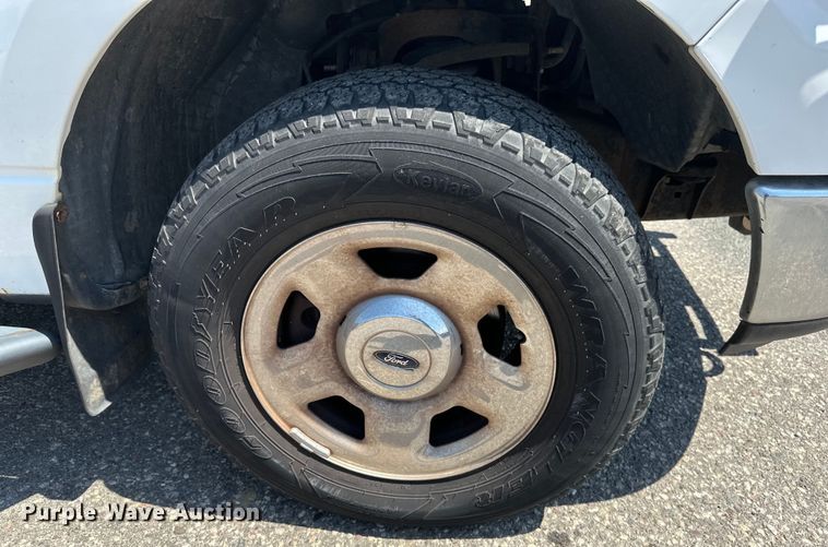 image for item EB2533 2005 Ford F150 XLT SuperCab pickup truck